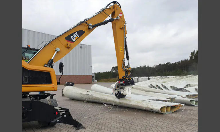 Fraise hydraulique pour tranchée en roche sur pelle hydraulique